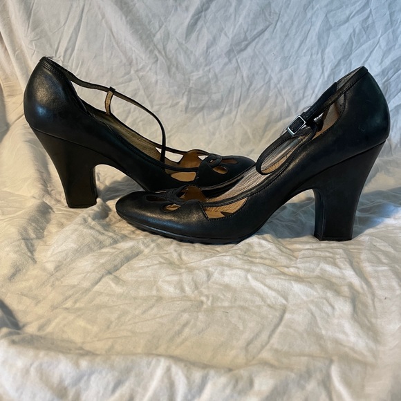 Kenneth Cole Reaction leather vintage style heels - Picture 9 of 9